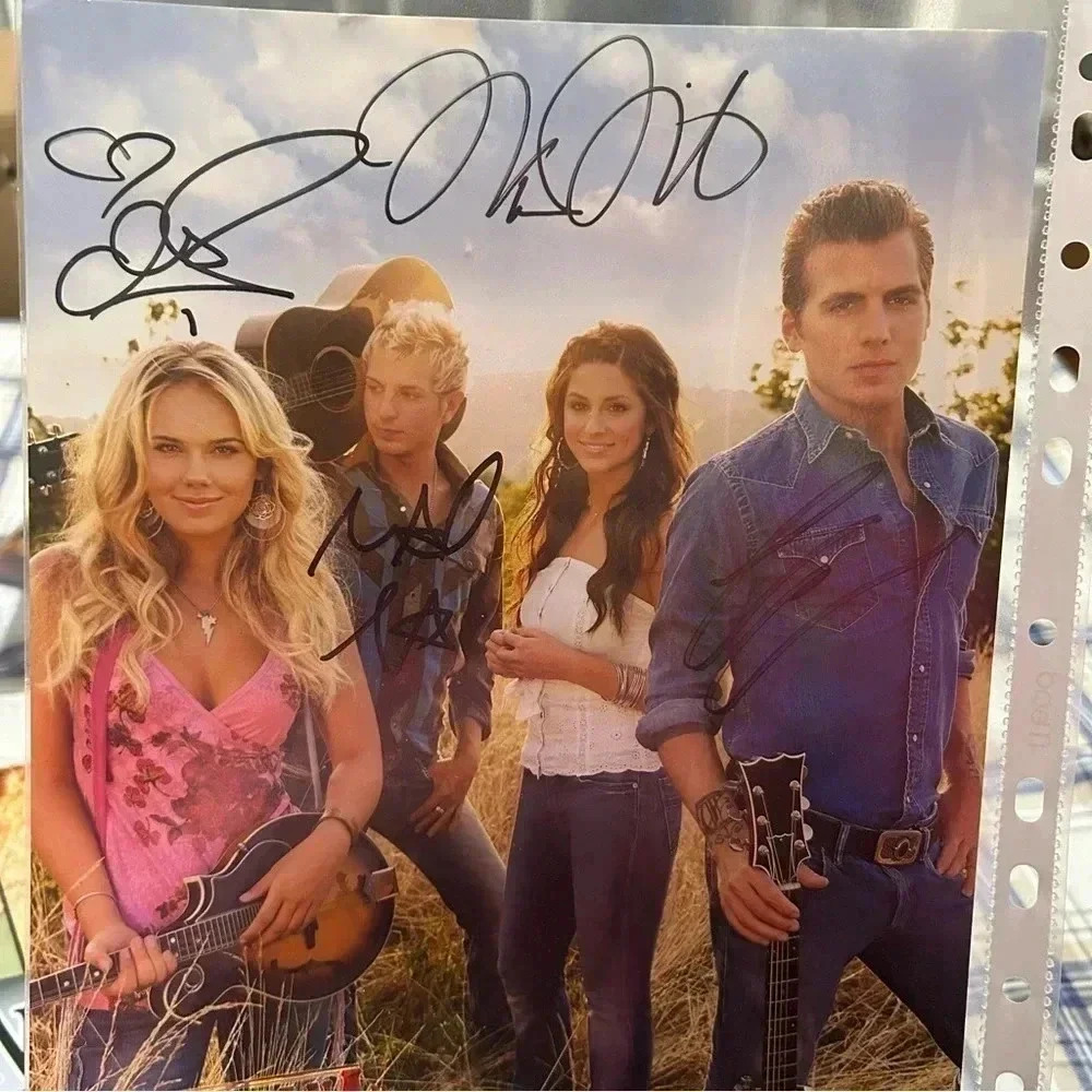 Two  Gloriana Autographed photos
